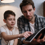 Praca podczas urlopu wychowawczego – z czym się wiąże?