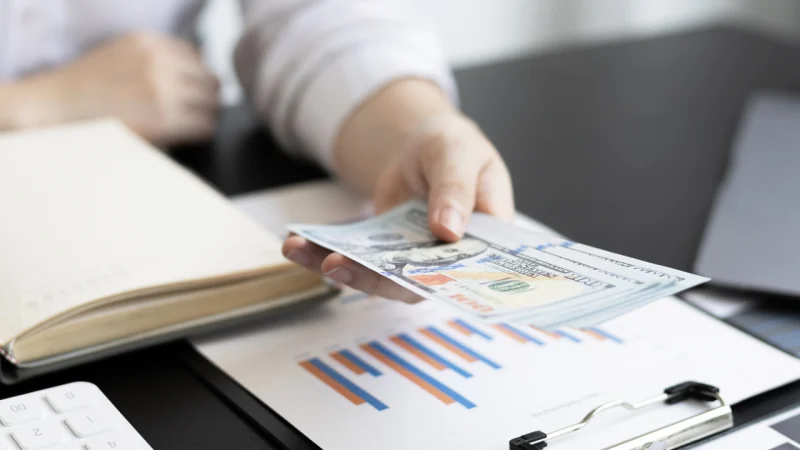 Jak sporządzić listę płac i jakie składniki powinna zawierać?