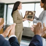 Rewolucyjne zmiany w stażach pracy - jak nowe zasady wpływają na nagrody jubileuszowe, dodatki i odprawy w jednostkach oświaty i administracji