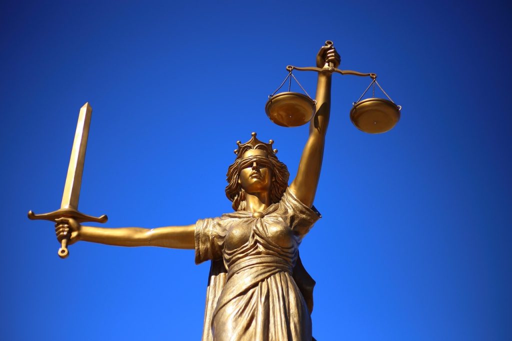 B2B czy ukryty etat? Nazwa umowy nie przesądza o charakterze zatrudnienia. Orzecznictwo SN